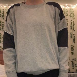 American Eagle pullover